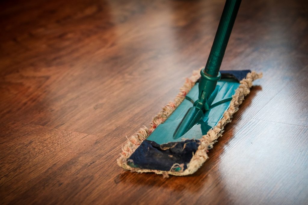 Green mop cleaning wood floor - q&a with george younan of bendable solutions