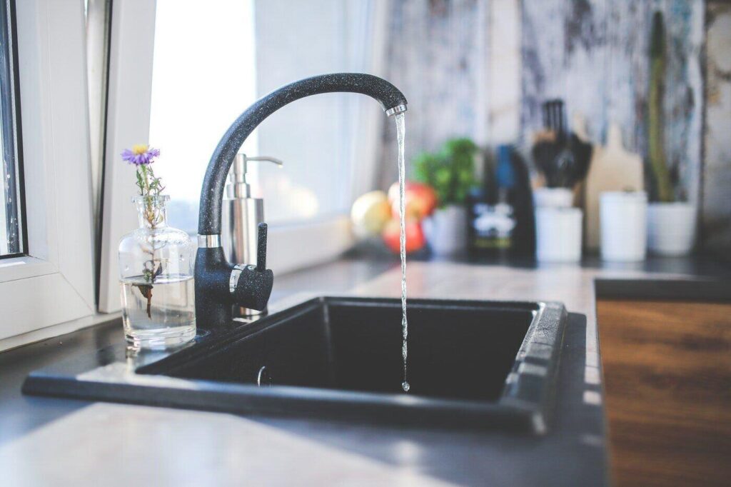 Running kitchen faucet - simple ways to cut back your water use