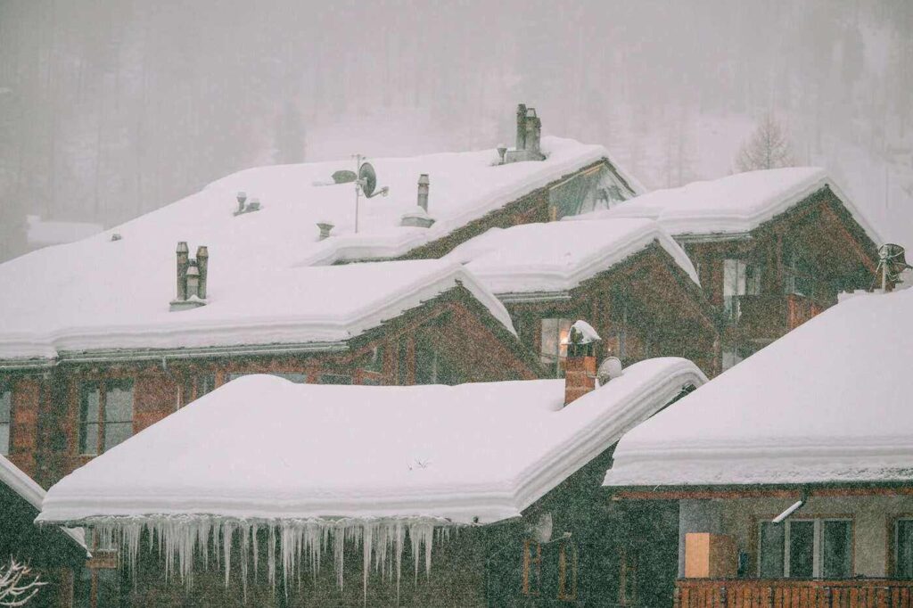 Snow on roofs - how to manage thermal bridging