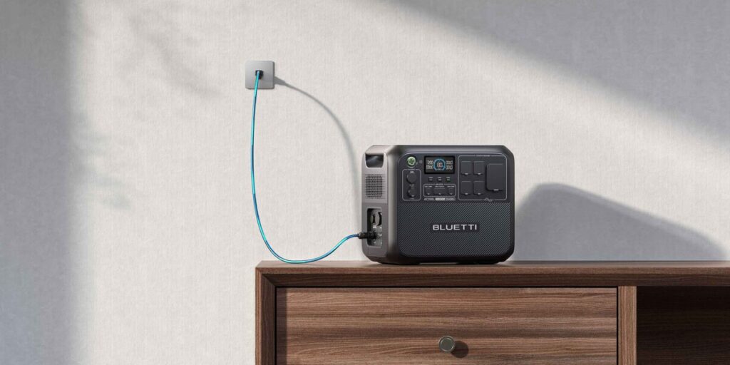 Solar generator home backup