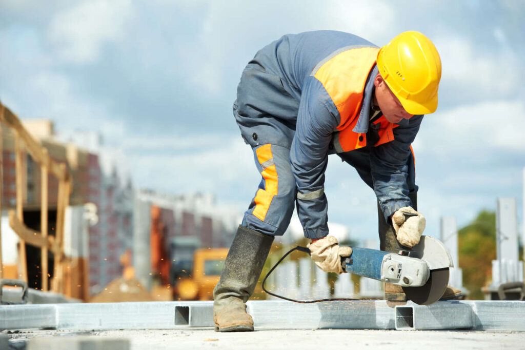 How To Choose A Construction Recruiter For Your Next Project 7 Man working on construction site