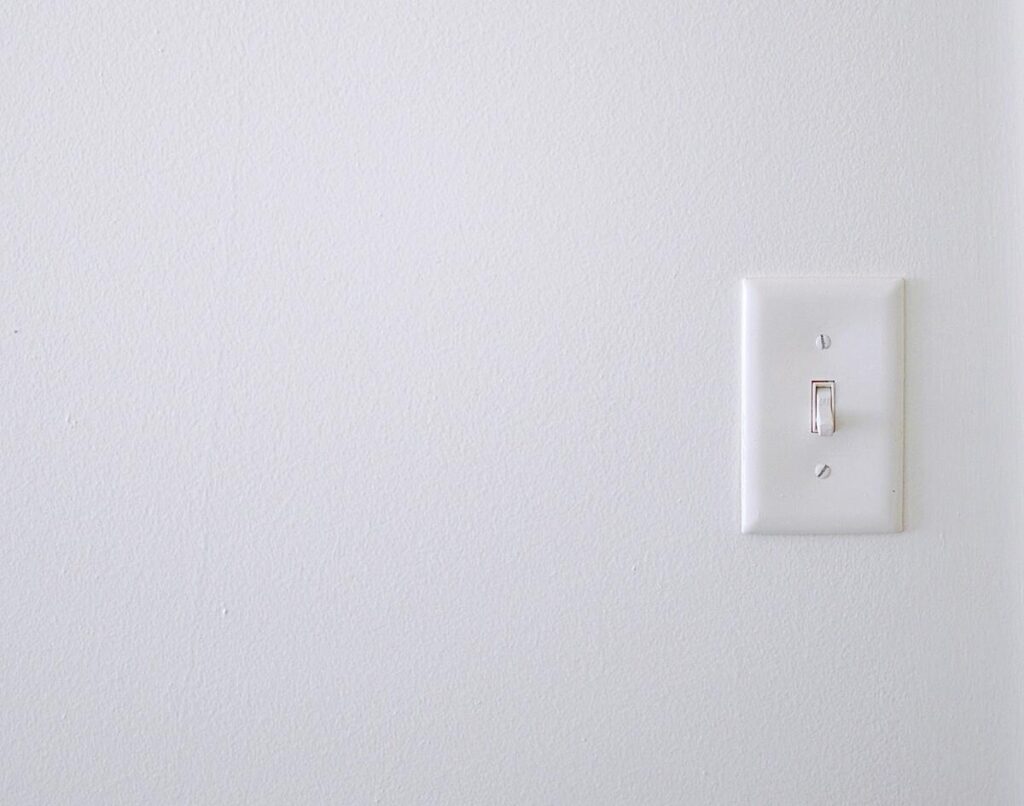 Electrical wall outlet